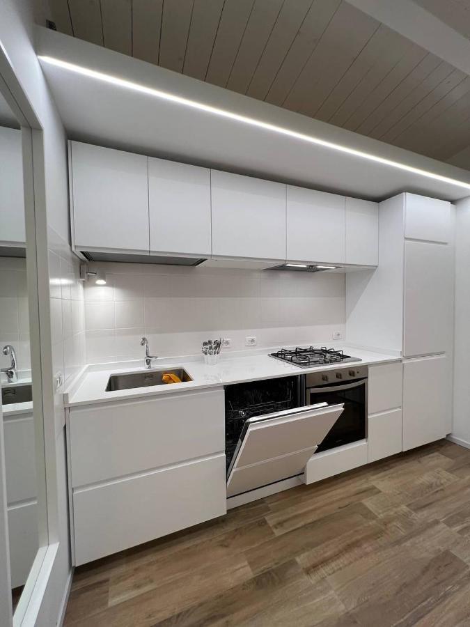 Casa Klimt Vicinissima Al Mare Parcheggio Privato Gratuito Se Disponibile Apartamento Pescara Exterior foto