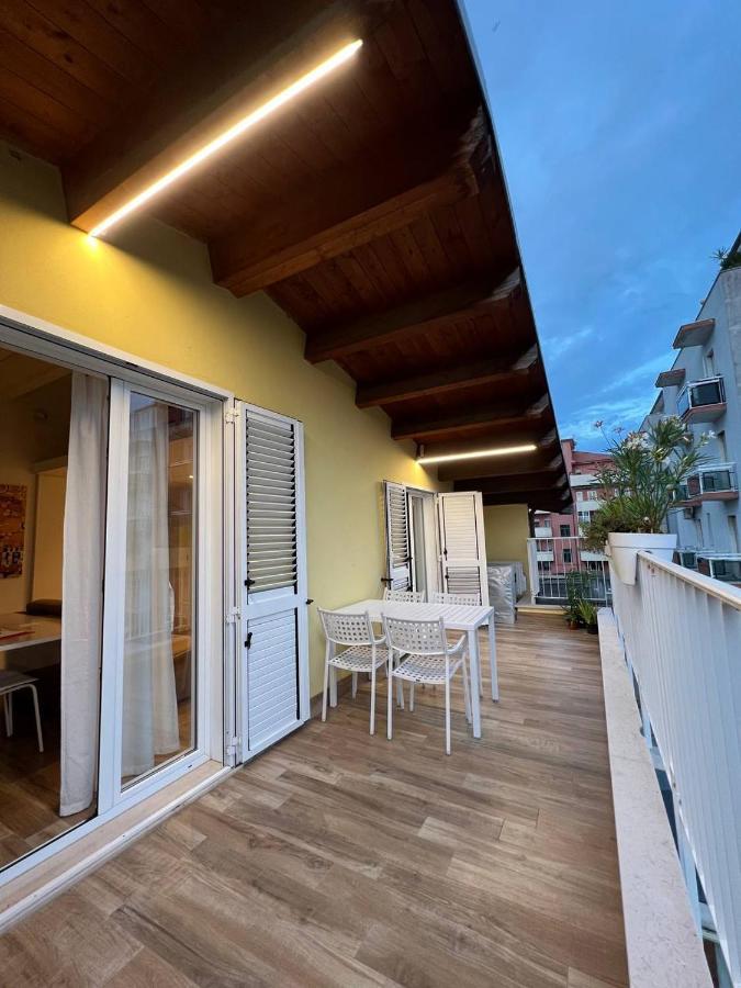 Casa Klimt Vicinissima Al Mare Parcheggio Privato Gratuito Se Disponibile Apartamento Pescara Exterior foto