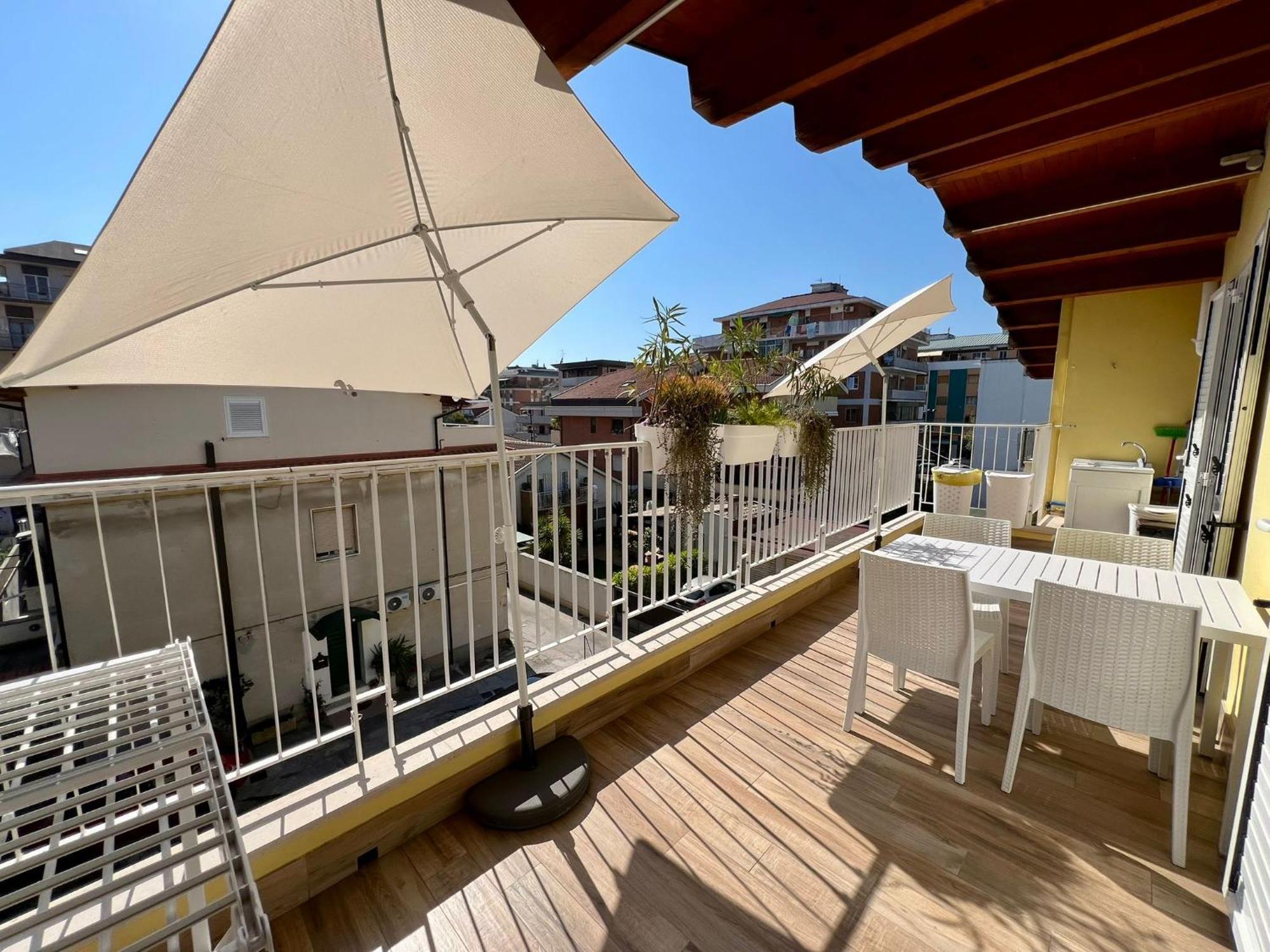 Casa Klimt Vicinissima Al Mare Parcheggio Privato Gratuito Se Disponibile Apartamento Pescara Exterior foto